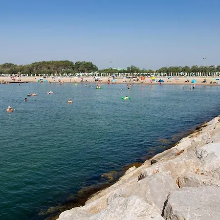 Ai Pini Lido Altanea Apartamento Caorle