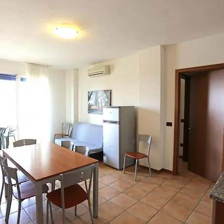 Ai Pini Lido Altanea * קאורלה