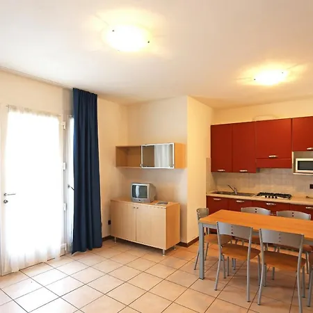 Ai Pini Lido Altanea קאורלה