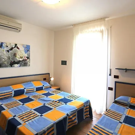 Ai Pini Lido Altanea *