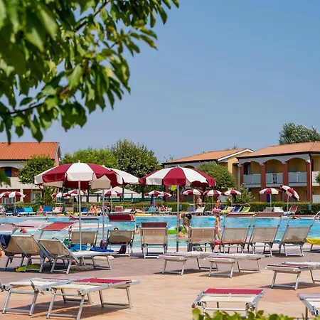 Ai Pini Lido Altanea קאורלה